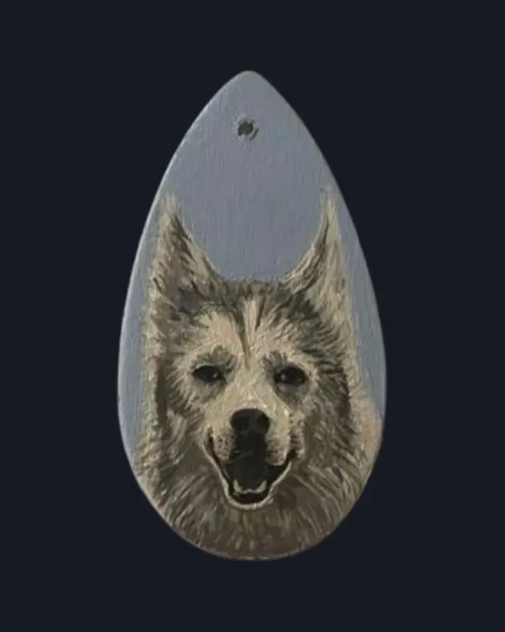 Husky hand-painted on a wooden pendant